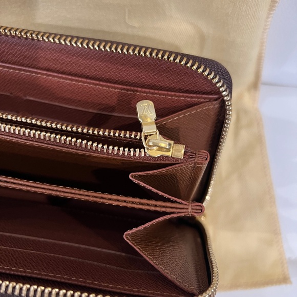 Louis Vuitton Monogram Zippy Wallet 100% Authentic - Picture 10 of 16